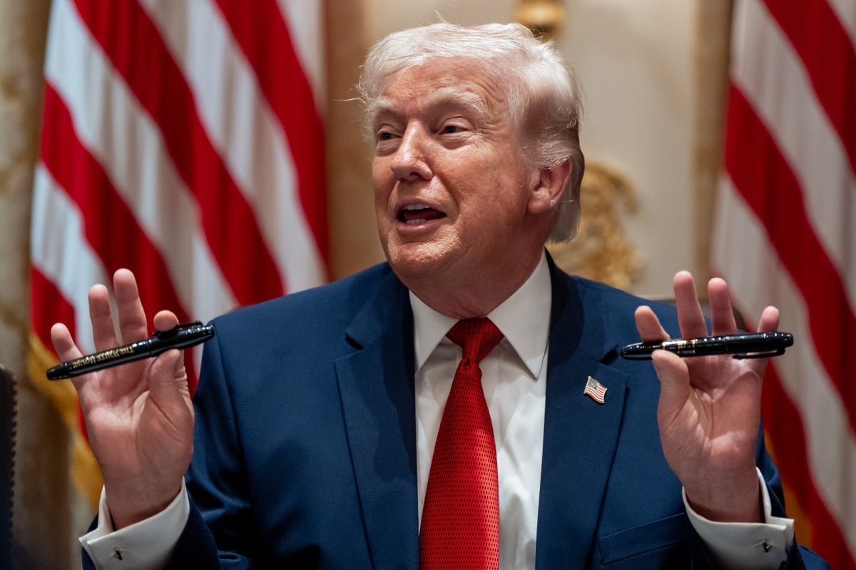 A close-up of a Sharpie pen, with a subtle background image of Trump speaking to his Cabinet, highlighting the primary keyword 'Sharpie' in a natural and descriptive way, while also showcasing the colour and texture of the pen