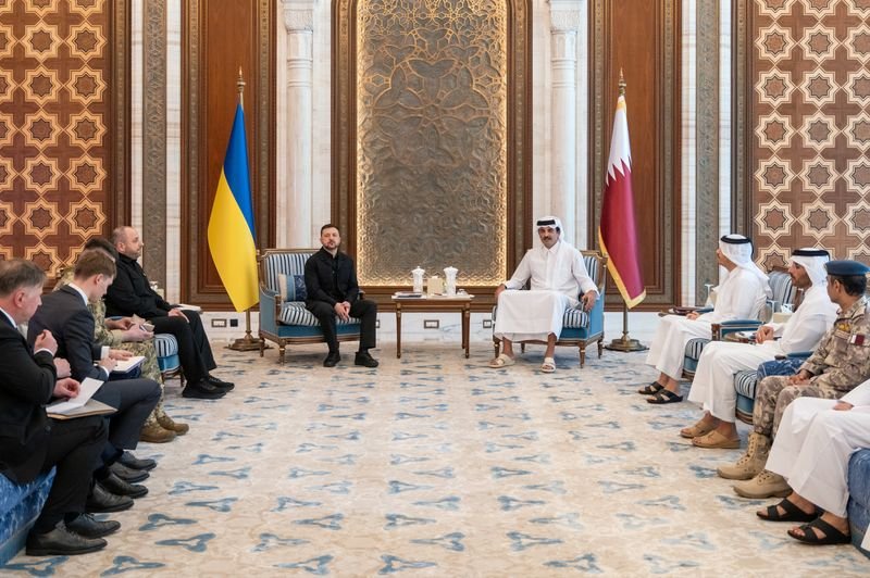 Ukrainian President Volodymyr Zelenskiy meets with UAE and Qatari leaders to discuss defence cooperation, marking a new era in Ukraine's defence strategy and behaviour, with a focus on enhancing national security and military capabilities