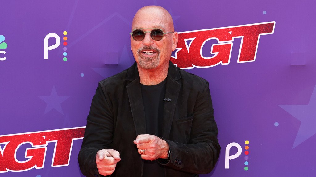 Howie Mandel and Kelly Ripa engage in a heated TV exchange, with Mandel later apologising for his behaviour, showcasing the importance of effective communication in diffusing tense situations and maintaining a professional image