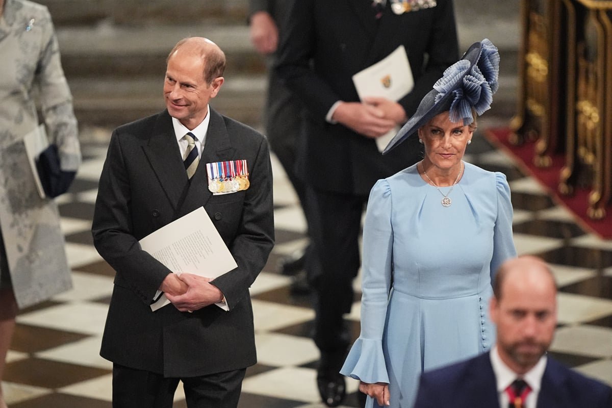 A photograph of the Sandringham cottage, a beautiful and historic property surrounded by stunning gardens, with a glimpse of the royal family's colour palette and heritage, featuring Prince Edward and Sophie, who have been forced to relocate due to Prince Andrew's refusal to vacate the property