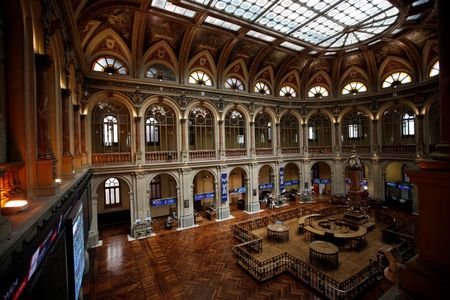 Spain’s Market Dips: IBEX 35 Closes Lower Amidst Cautious Trading