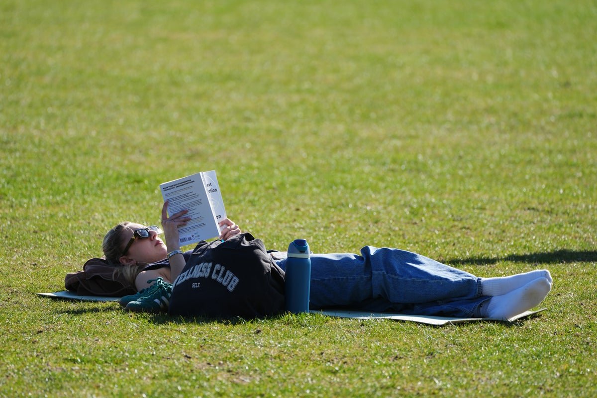 A map of the UK showing the areas expected to experience Ibiza-level temperatures, with a description of the warm weather and sunshine, and a primary keyword of UK heatwave