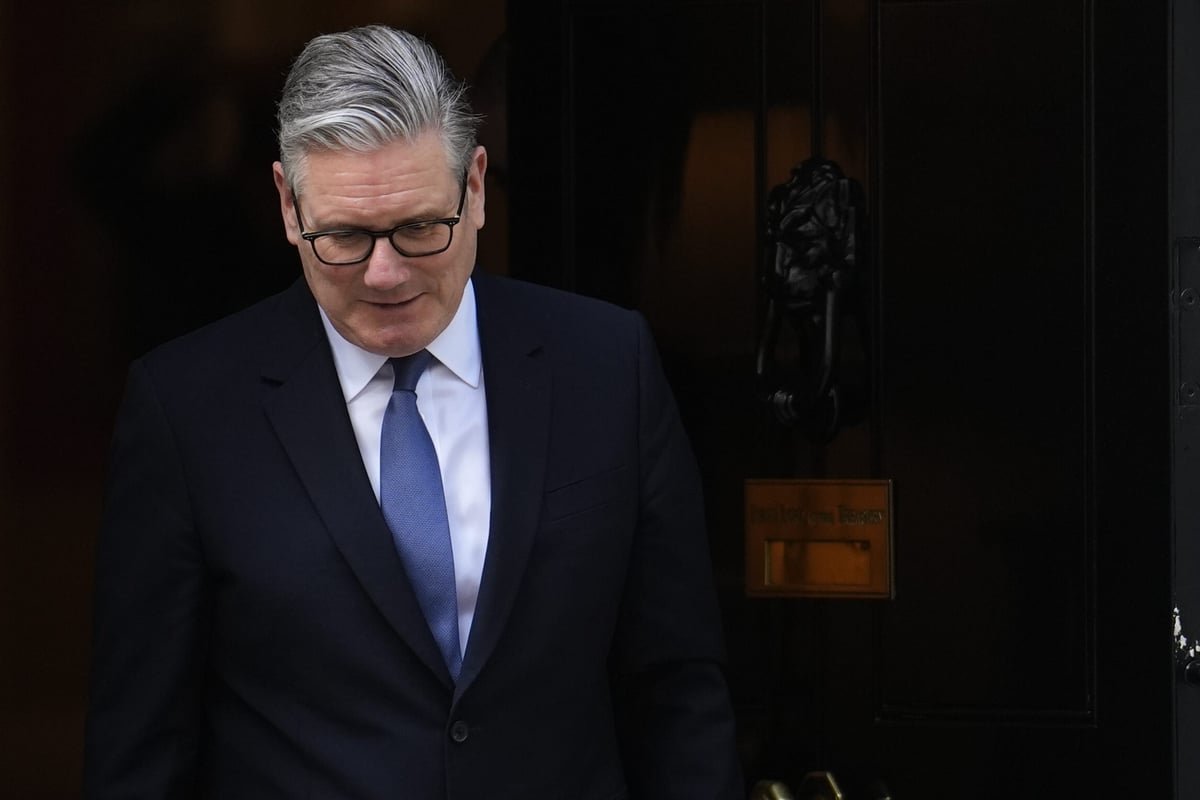 Keir Starmer, the Labour leader, speaking in the Commons, with a caption describing the controversy surrounding his remarks on Lord Mandelson and the subsequent sleaze probe, highlighting the need for transparency and accountability in politics