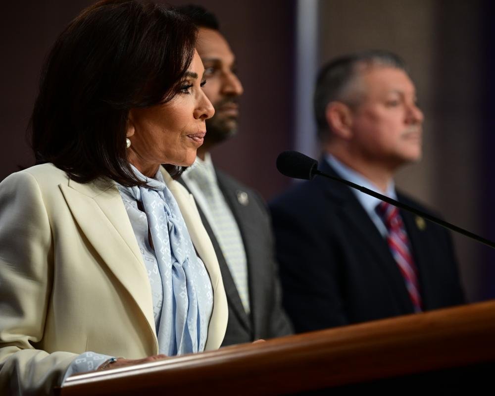 The White House press dinner, a prestigious event attended by journalists and politicians, has been marred by controversy after Jeanine Pirro claimed to have evidence of a shooting incident, with the primary keyword being White House shooting, the incident has raised questions about safety and security