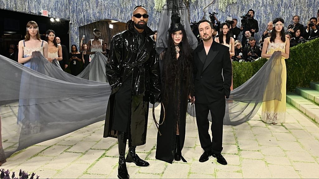 The Met Gala 2026 featured a stunning array of outfits, with the 'Costume Art' theme allowing guests to push the boundaries of conventional fashion. From intricate embroidery to daring silhouettes, every look was a masterclass in fashion, with a focus on colour, texture, and creativity. The event saw a plethora of A-list celebrities and fashion icons in attendance, all of whom brought their own unique brand of style and glamour to the proceedings. With the fashion world still abuzz with excitement, it's clear that the Met Gala 2026 will be remembered as a truly unforgettable night.