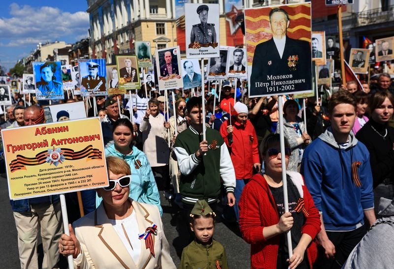 Russia's WW2 victory parade featured a range of military vehicles and personnel, with a focus on commemorating the country's role in the defeat of Nazi Germany, amidst the ongoing conflict in Ukraine