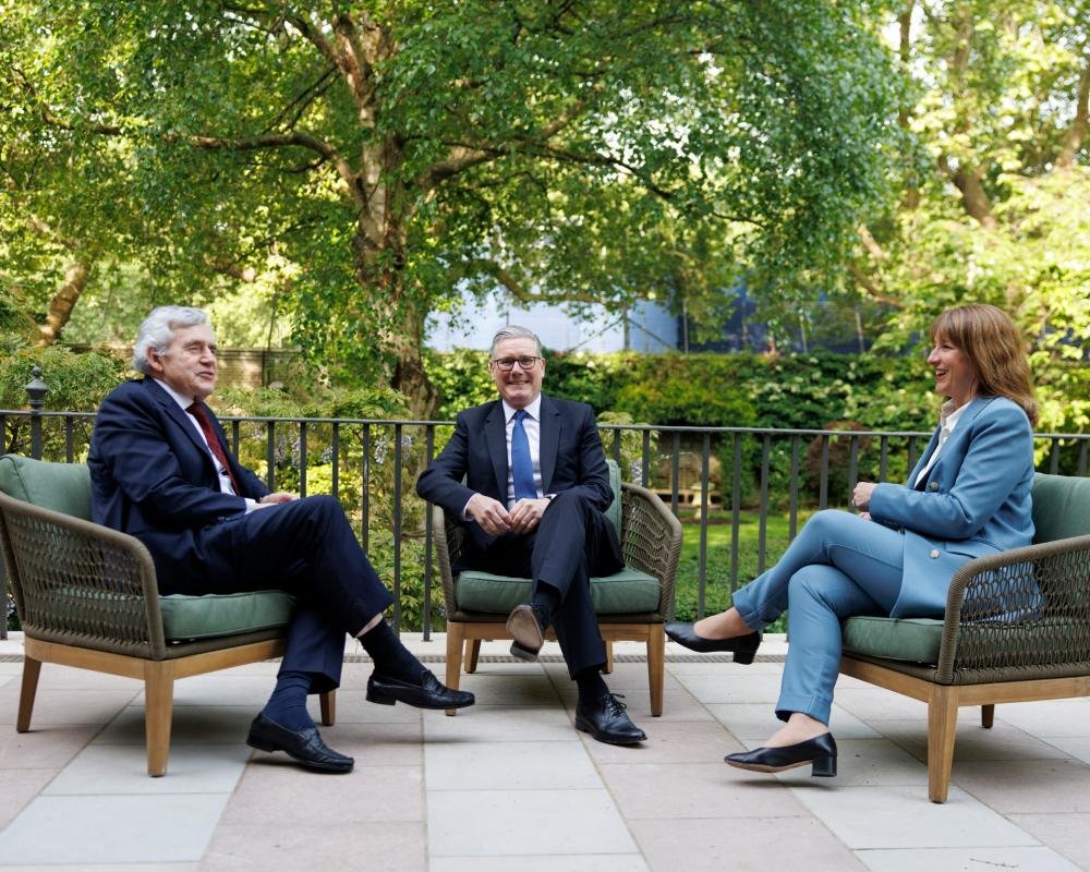 Keir Starmer, Gordon Brown, and Harriet Harman discuss Labour's future amidst resignation pressure, with a focus on revitalising the party