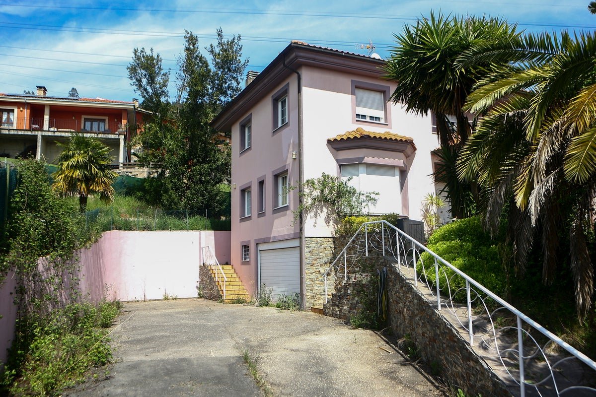 A photo of a house with a locked door, symbolising the 'house of horrors' where a Spanish couple locked their children for over three years, with a focus on child neglect and parental behaviour