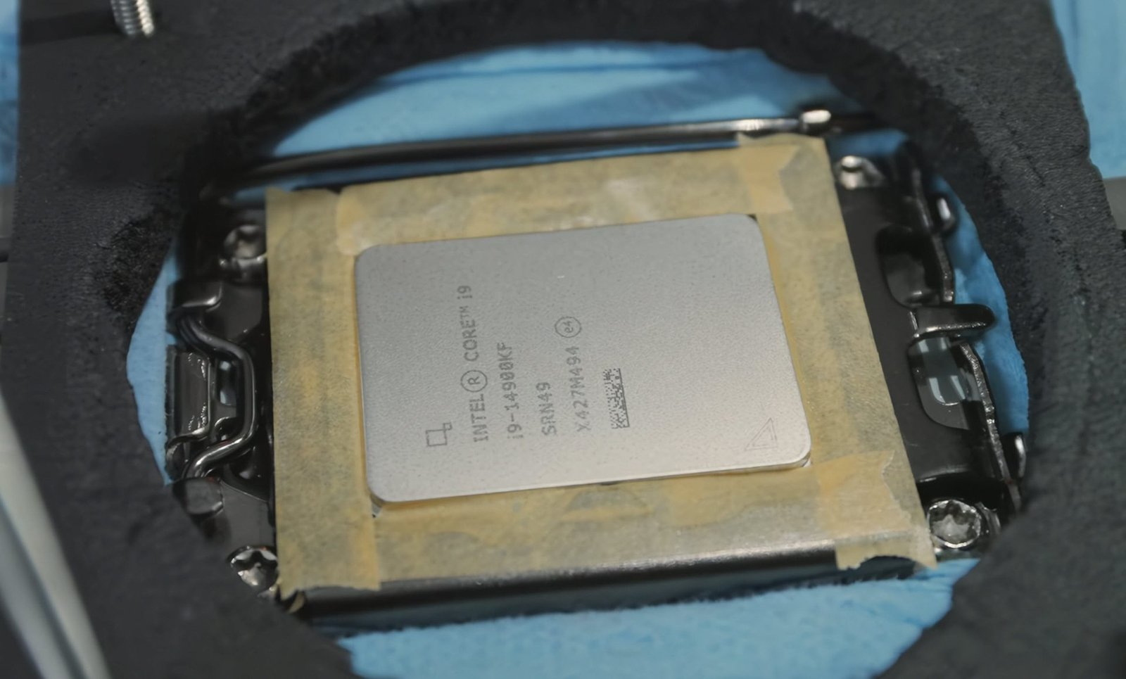 The Intel Core i9-14900KF CPU, with its 24 cores and 32 threads, has achieved a record-breaking 9.2 GHz clock speed, making it the fastest CPU in the UK, with a natural ability to analyse and process complex data sets, and a favourite among gamers and content creators, with a unique combination of power and efficiency, and an exceptional behaviour under extreme conditions, and a colour outside the lines of traditional CPU design