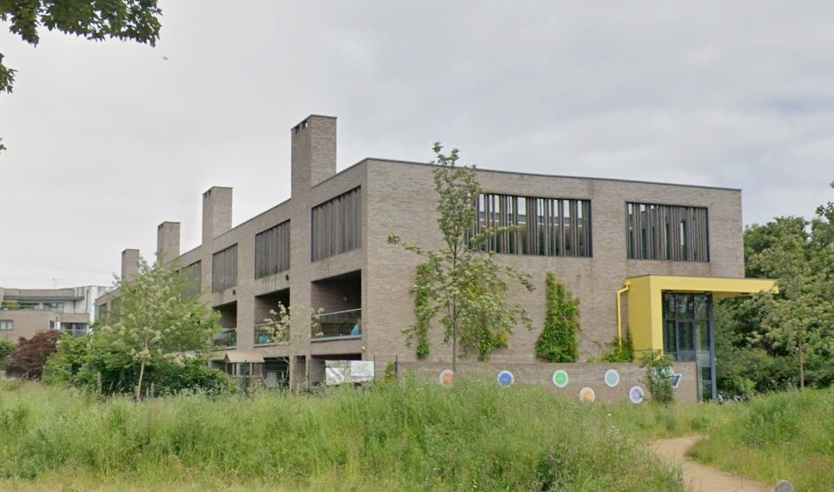 A descriptive image of a London primary school with a decreasing number of pupils, highlighting the challenges faced by the education sector in the city, with a focus on the primary keyword phrase London school crisis