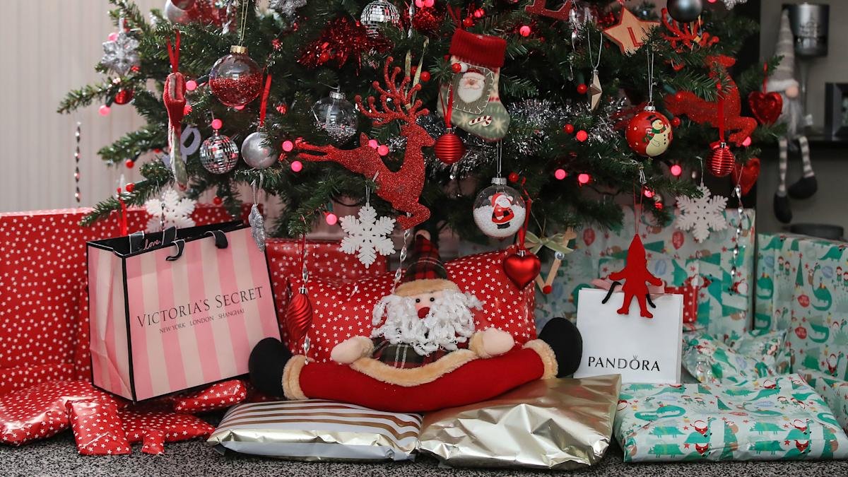 UK gift spending cut backs
