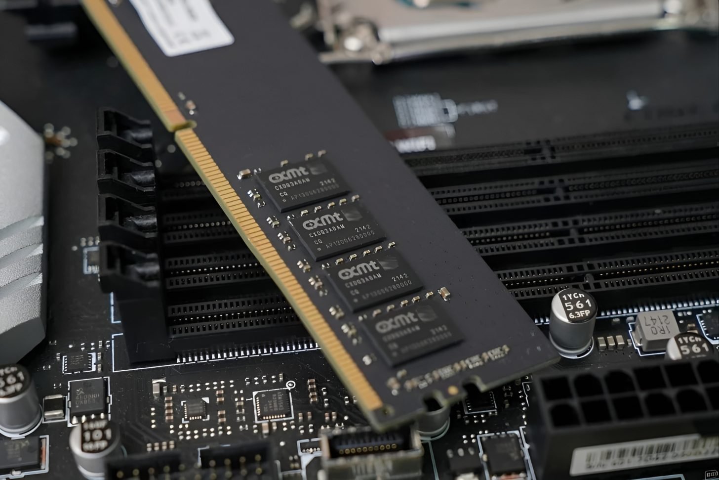A close-up of a memory chip, with a background of circuit boards and wires, representing the UK tech industry's reliance on efficient and affordable memory chips, with China's investment in the memory market expected to play a significant role in shaping the future of the industry
