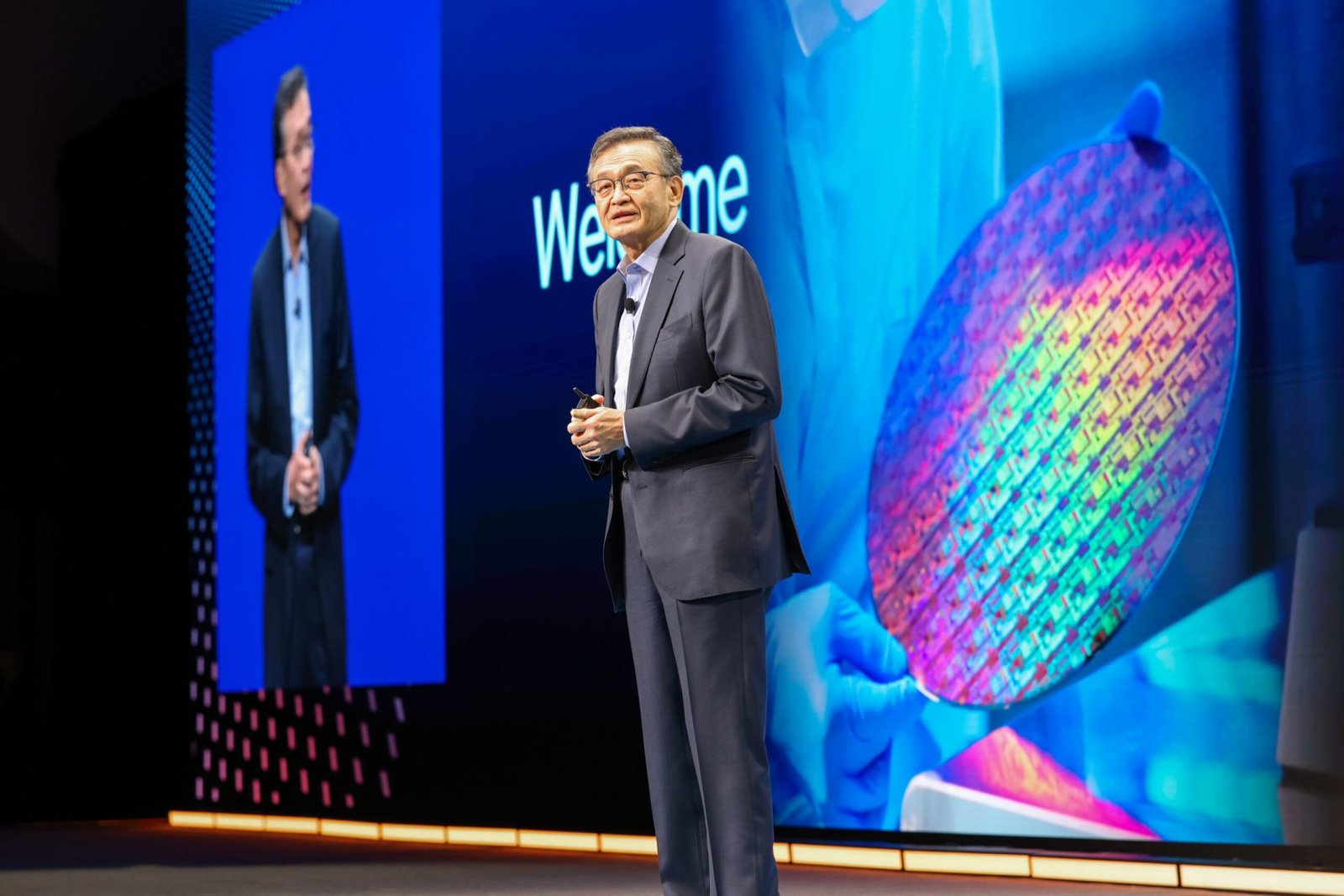 Intel Foundry facility in the UK, showcasing advanced packaging and process technologies, with a focus on innovation and customer satisfaction, highlighting the company's commitment to delivering high-quality solutions