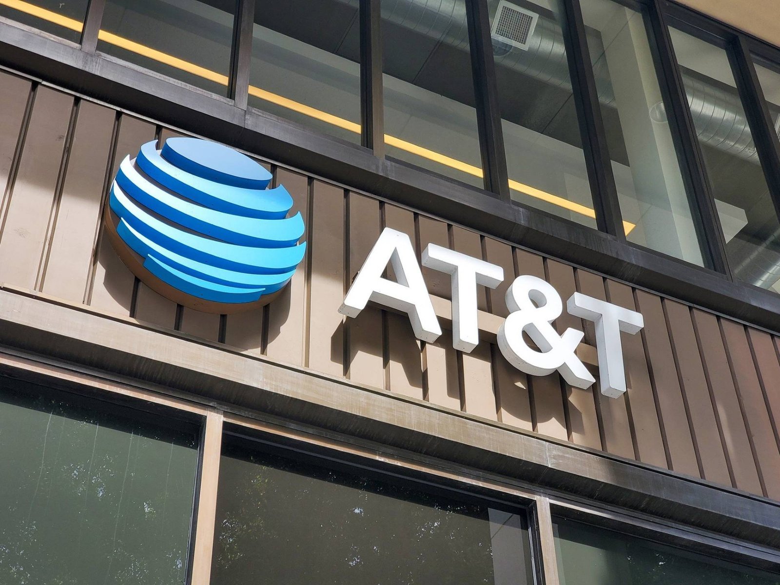 AT&T's Build-A-Plan wireless bundle offers a customizable and affordable mobile experience, with a range of features and benefits designed to enhance the user's mobile behaviour and provide a seamless and uninterrupted connection, perfect for consumers in the UK looking for a personalized and cost-effective solution