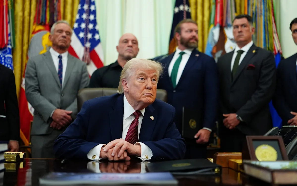 A descriptive image of the Iranian flag, symbolising the country's rich history and culture, with a subtle background of a peace dove, representing the hope for a lasting peace in the region, and a faint image of the Trump administration's logo, signifying their involvement in the peace process, with a colour palette of blue and white, reflecting the calm and serene nature of peace