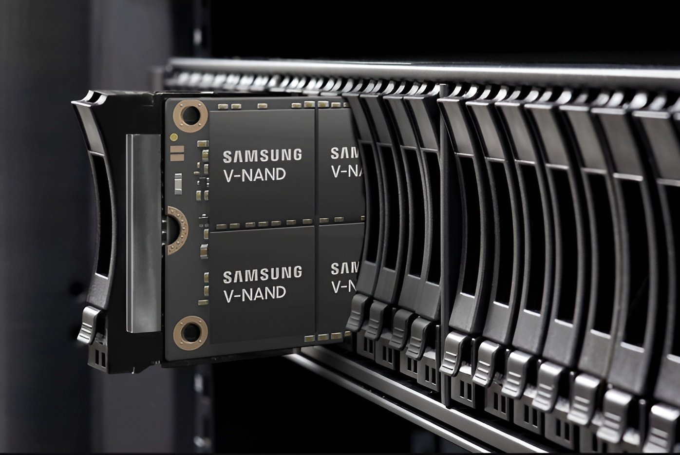 Samsung's innovative 900-Layer V-NAND prototype, featuring Cell Multi-Bonding technology, is a major breakthrough in storage semiconductor industry, with potential applications in data centres and consumer electronics, in the UK