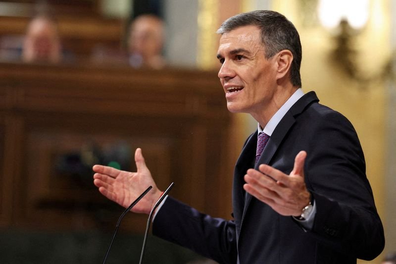 Spanish Prime Minister Pedro Sanchez looking concerned as corruption probes surrounding his government intensify, highlighting the need for greater transparency and accountability in Spanish politics