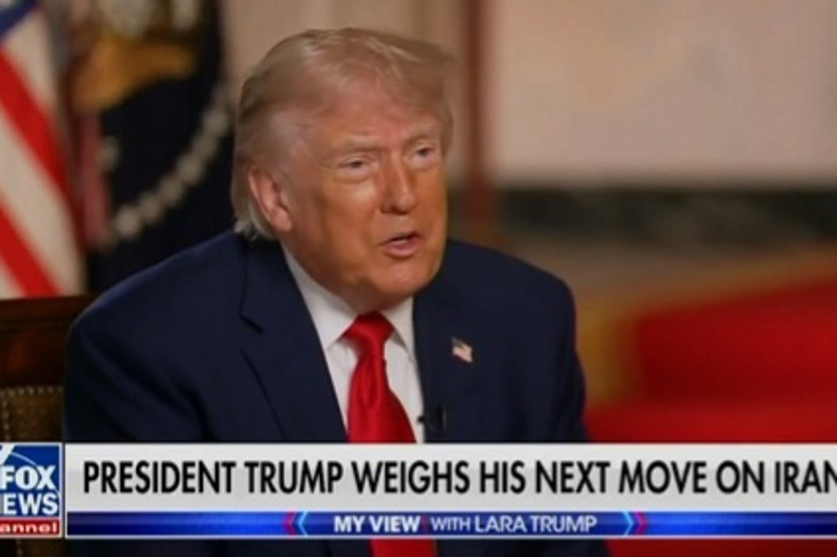 Trump and Iran's military leaders in a tense meeting, with a focus on the US-Iran conflict and Trump's changing behaviour towards Iran's military forces, analysing the situation and trying to find a solution to the complex issue