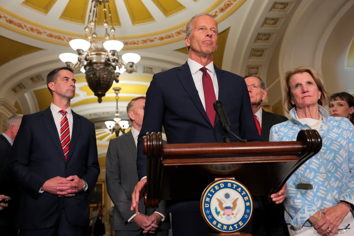 A photograph of the US Senate building, with a caption reading 'Senate rejects Trump's budget proposal, leaving out $1B for ballroom and $1.8B slush fund, in a move that will impact ICE funding and the behaviour of government agencies, with the colour of the political landscape changing'