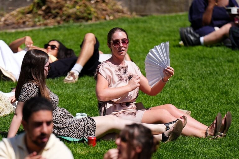 A descriptive image of a sunny day in the UK, with people enjoying the weather, highlighting the primary keyword of UK heatwaves
