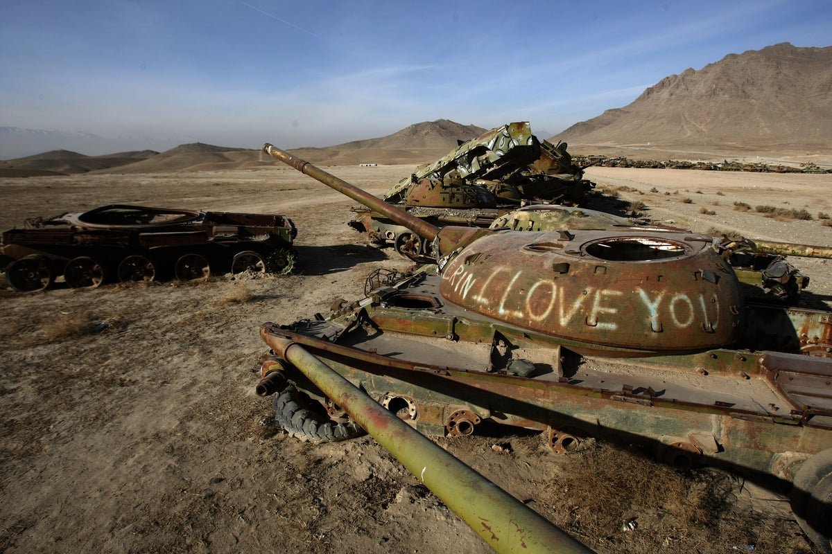 A descriptive image of Taliban forces inspecting abandoned Soviet military hardware, with Russian technicians providing expertise in the background, highlighting the primary keyword of Taliban Russian assistance