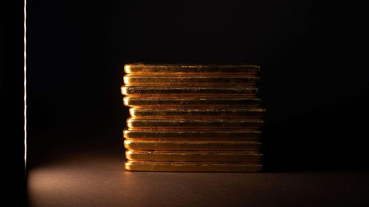 gold prices soaring in uk market