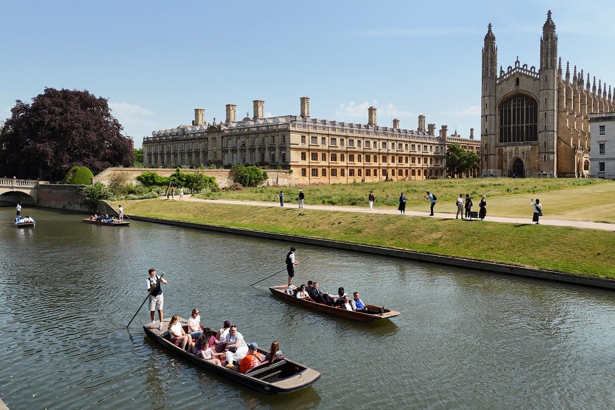 A sunny day in the UK with clear blue skies and warm temperatures, perfect for outdoor activities and enjoying the sunshine, with a high temperature of 29C