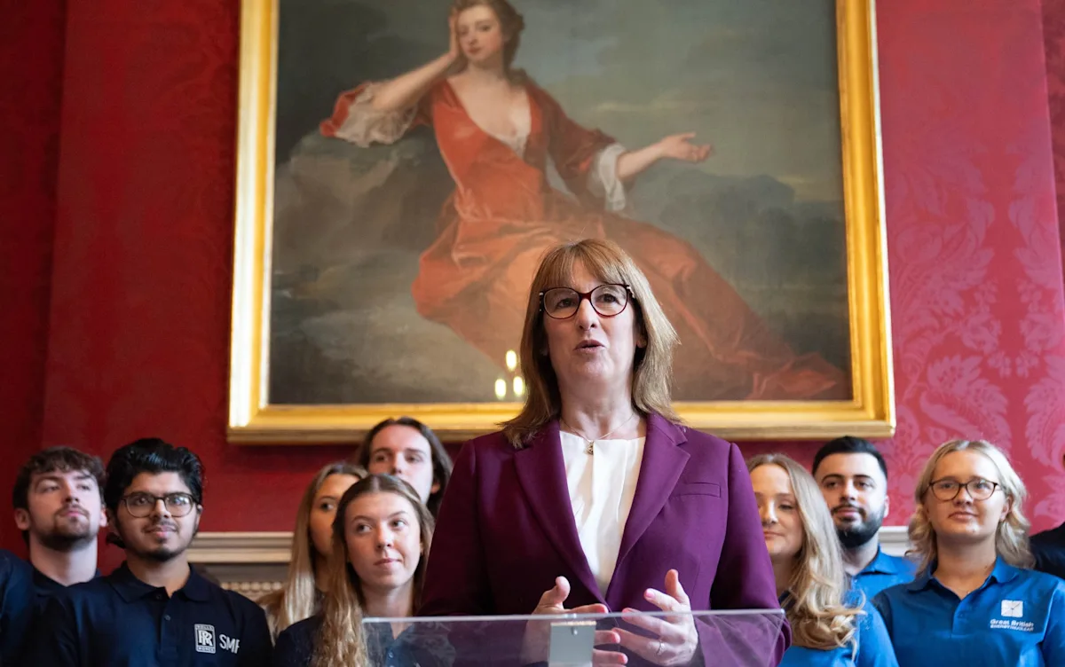 Energy bosses and leaders discussing market trends and behaviour in the energy sector, with a focus on the importance of market awareness and understanding in leadership roles, highlighting the need for effective communication and collaboration