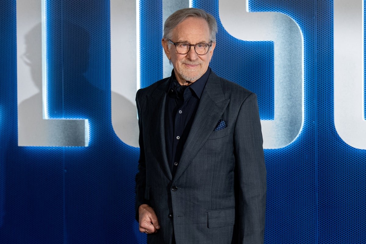 A descriptive image of a UFO in the sky, with the sun setting in the background, symbolising the disclosure of truth and the connection to Close Encounters, a film by Steven Spielberg that explores the possibility of extraterrestrial life and the behaviour of those who encounter it