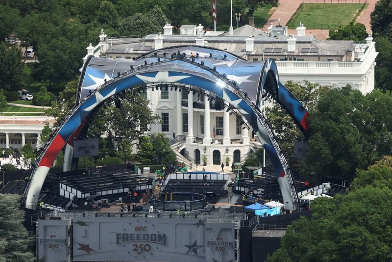 A descriptive image of the White House, with a subtle hint of a cage match in the background, symbolising the controversy surrounding Trump's plan, which has been met with limited support from Americans, who are analysing the proposal with great interest