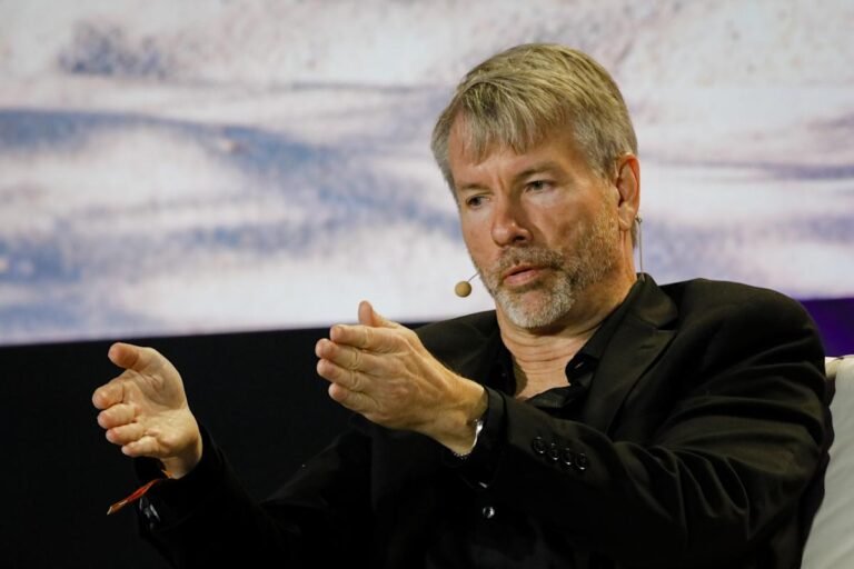 bitcoin reserve and cryptocurrency market graph