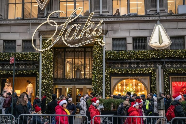 Saks Fifth Avenue considers bankruptcy options