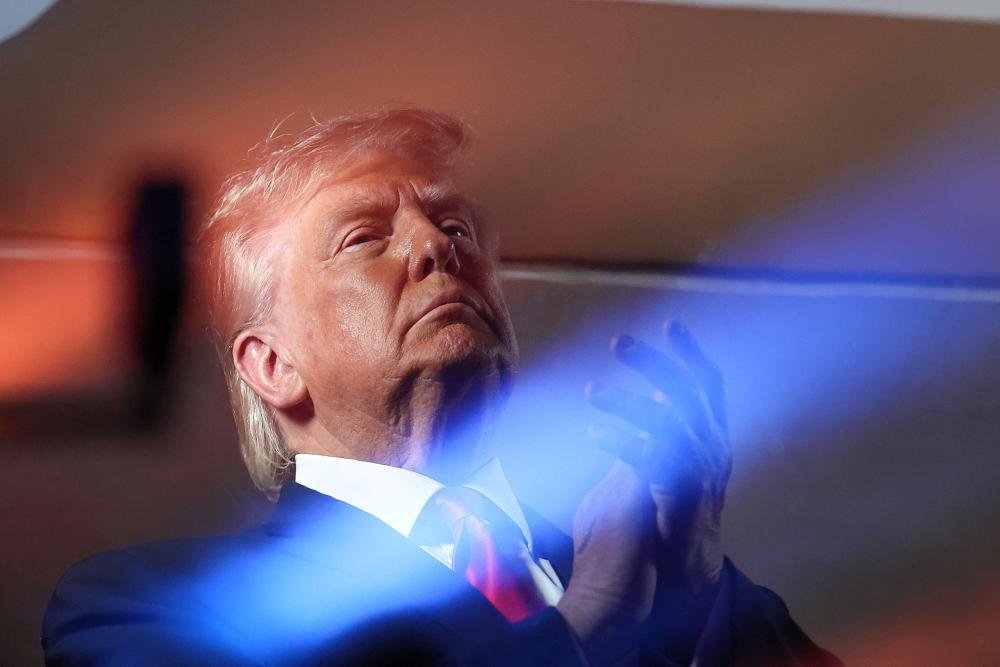 A descriptive image of Donald Trump and Don Corleone, highlighting the quid pro quo mentality and its significance in understanding Trump's behaviour and decision-making process, with a focus on the complexities of reciprocity and mutual benefit