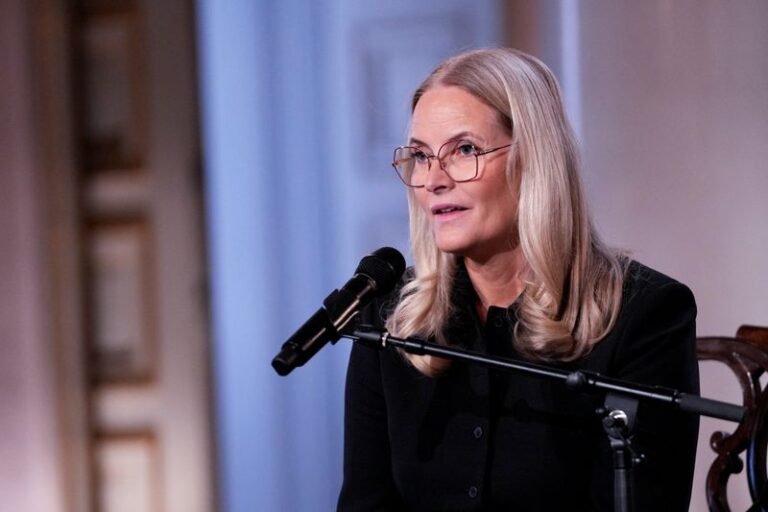 The Norwegian royal family has announced that the crown princess has undergone a successful lung transplant, bringing relief to the nation and highlighting the importance of organ donation and medical research in Norway, with the royal family expressing gratitude to the medical team