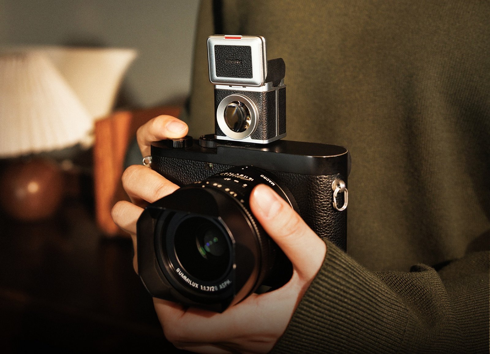 Retro-style viewfinder for Leica Q3