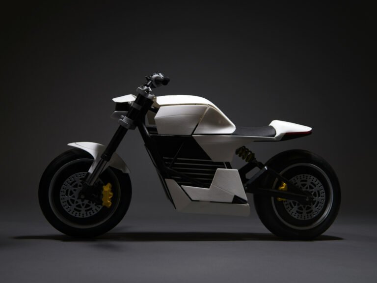 Electric motorcycle with new transmission