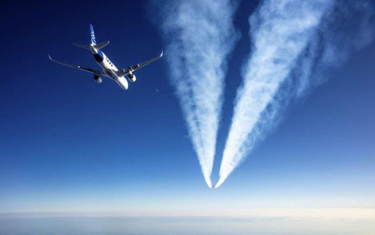 Virgin planes flying in formation to save fuel