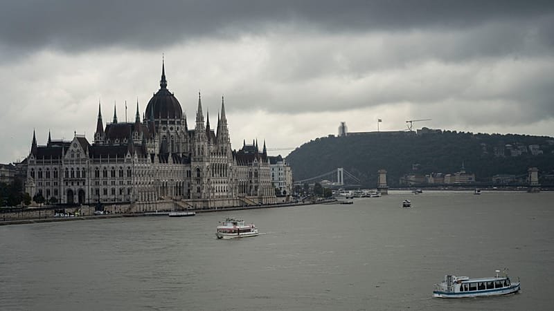 Hungary credit rating downgrade to junk status