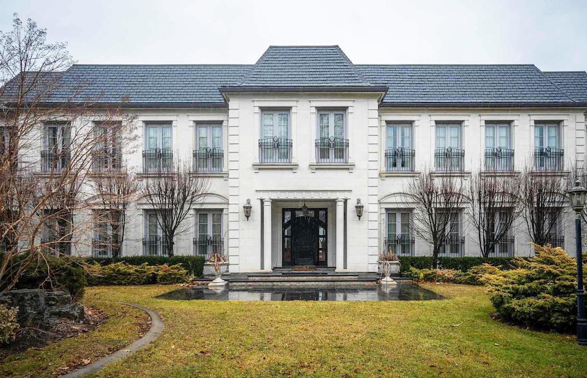 empty mansion in uk countryside