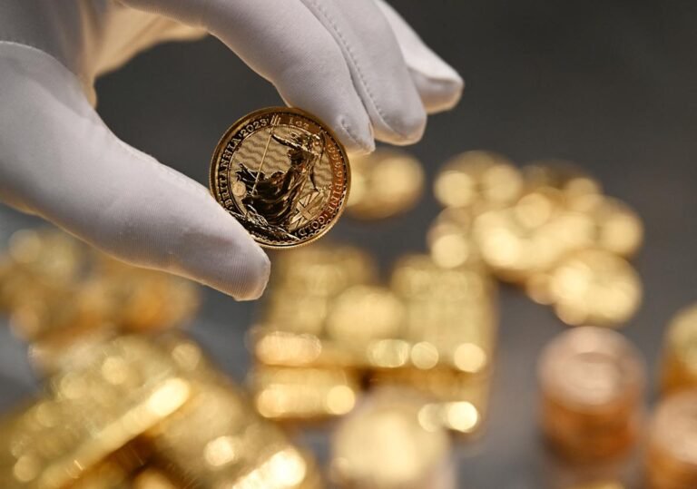 gold prices rising on federal reserve rate cut