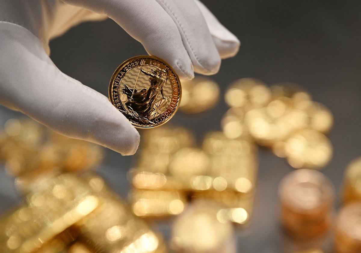 gold prices rising on federal reserve rate cut