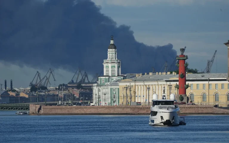 The recent attack in St Petersburg, Ukraine, has cast a shadow over the annual economic forum in Davos, Switzerland, with the international community calling for an end to the violence in Ukraine, a complex situation with many factors at play, including geopolitical tensions and economic cooperation