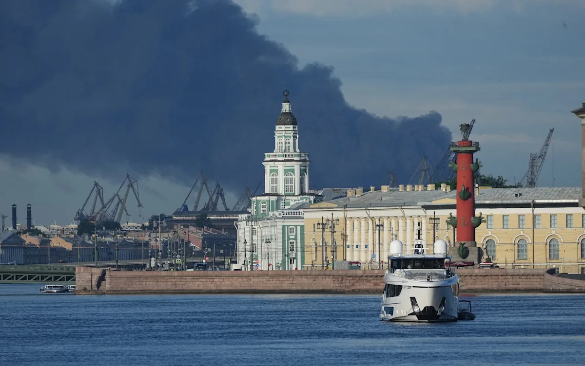 The recent attack in St Petersburg, Ukraine, has cast a shadow over the annual economic forum in Davos, Switzerland, with the international community calling for an end to the violence in Ukraine, a complex situation with many factors at play, including geopolitical tensions and economic cooperation