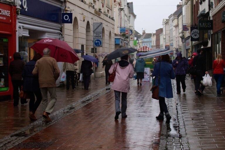 UK shop closures 2026: empty high street shops