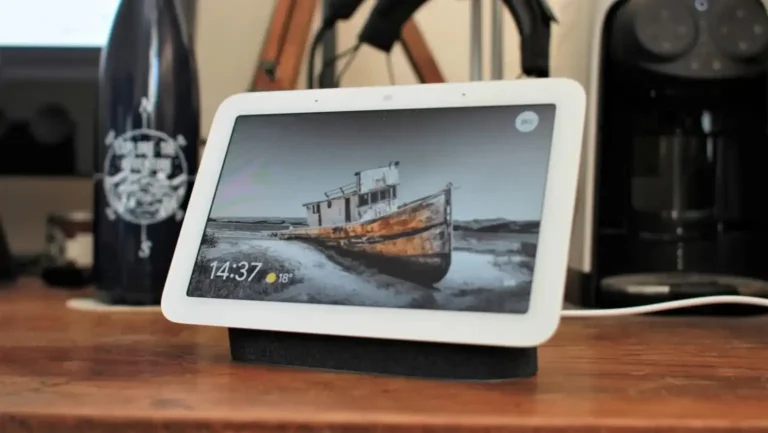 Apple HomePad smart display concept with sleek metal base and 6 inch screen