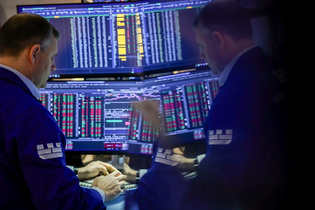 Stock market graph rising with Maduro news