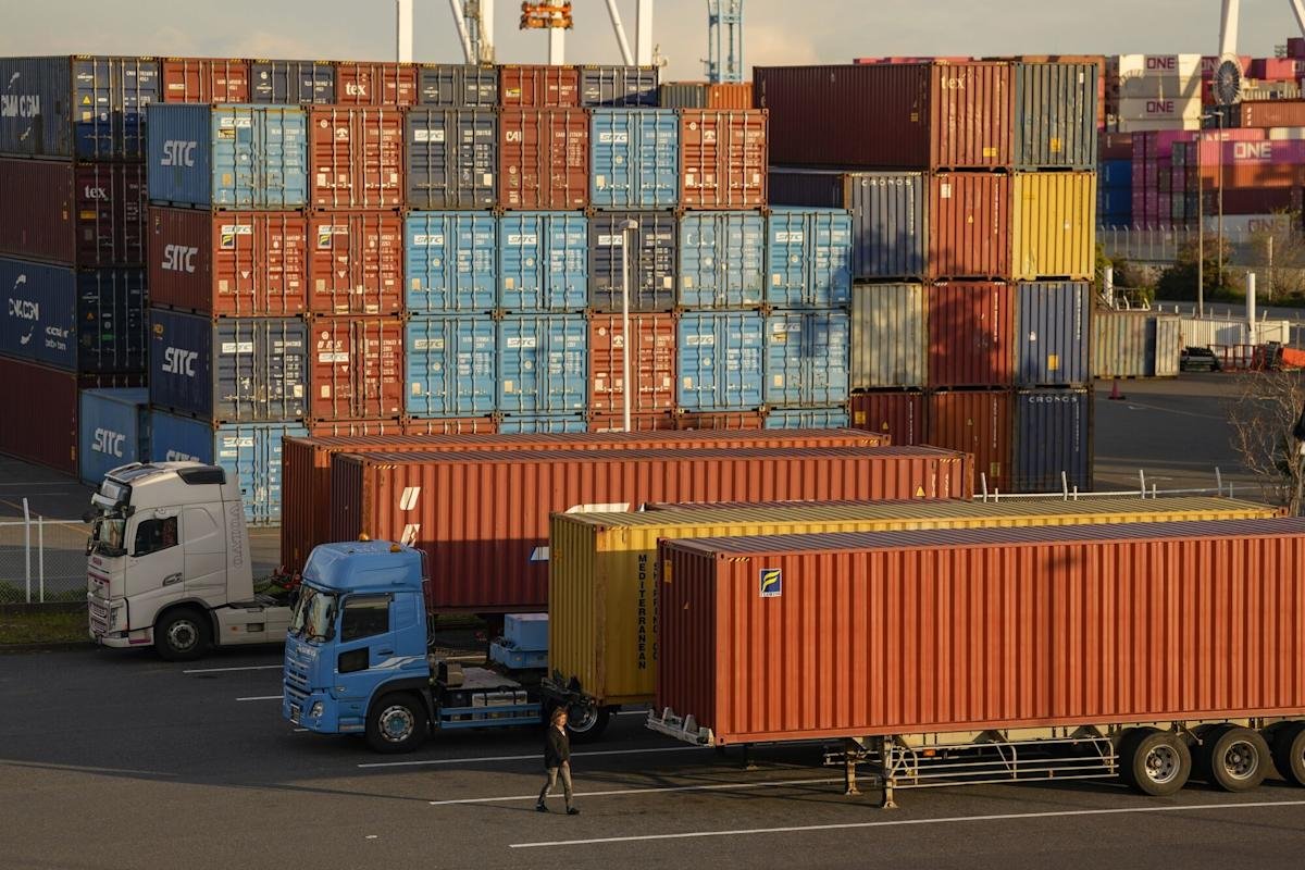 Japan and China trade tensions image