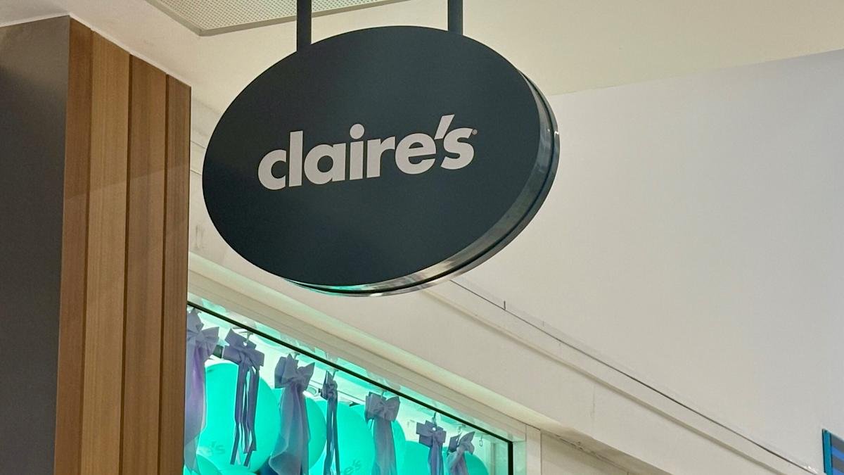 Claire's retail store front