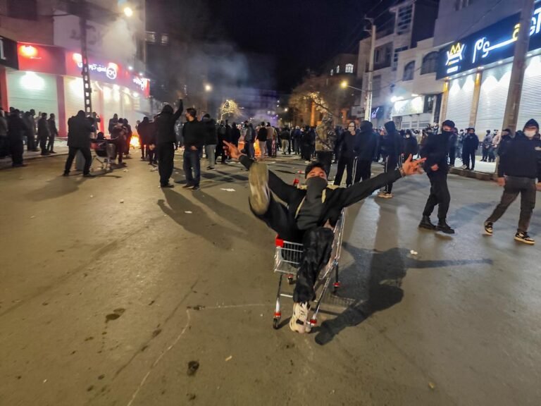 Oil prices climb amidst Venezuela unrest